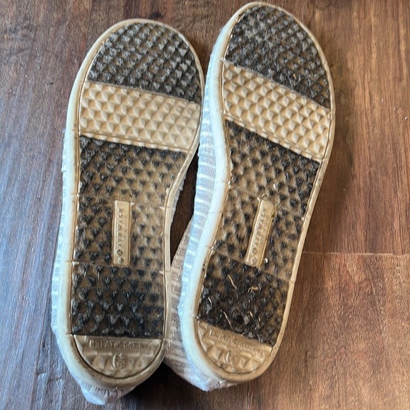 Airwalk grey and cream striped flats size 6.5 - Picture 5 of 5